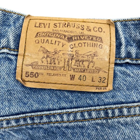 Levis 550 Relaxed Fit Jeans 40 x 32 (30) 100% Cotton (loose stitch on pocket) - Picture 3 of 10